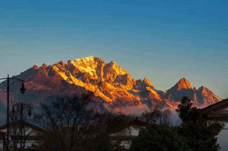 帶上你的另一半來云南邂逅絕美風(fēng)景背后的愛情故事吧！    昆明傳媒公司