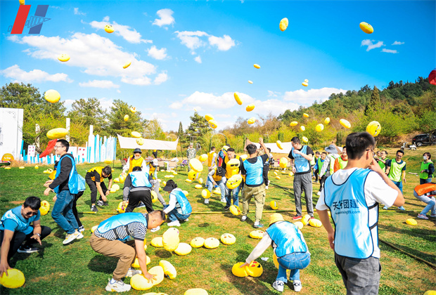 昆明團(tuán)結(jié)鄉(xiāng)名花谷團(tuán)建活動(dòng)案例----枕頭大戰(zhàn) 昆明團(tuán)結(jié)鄉(xiāng)名花谷團(tuán)建活動(dòng)案例----枕頭大戰(zhàn)